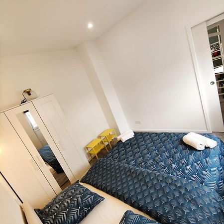 Loft Chic Avec Mezzanine Contemporaine Apartment Venissieux Luaran gambar