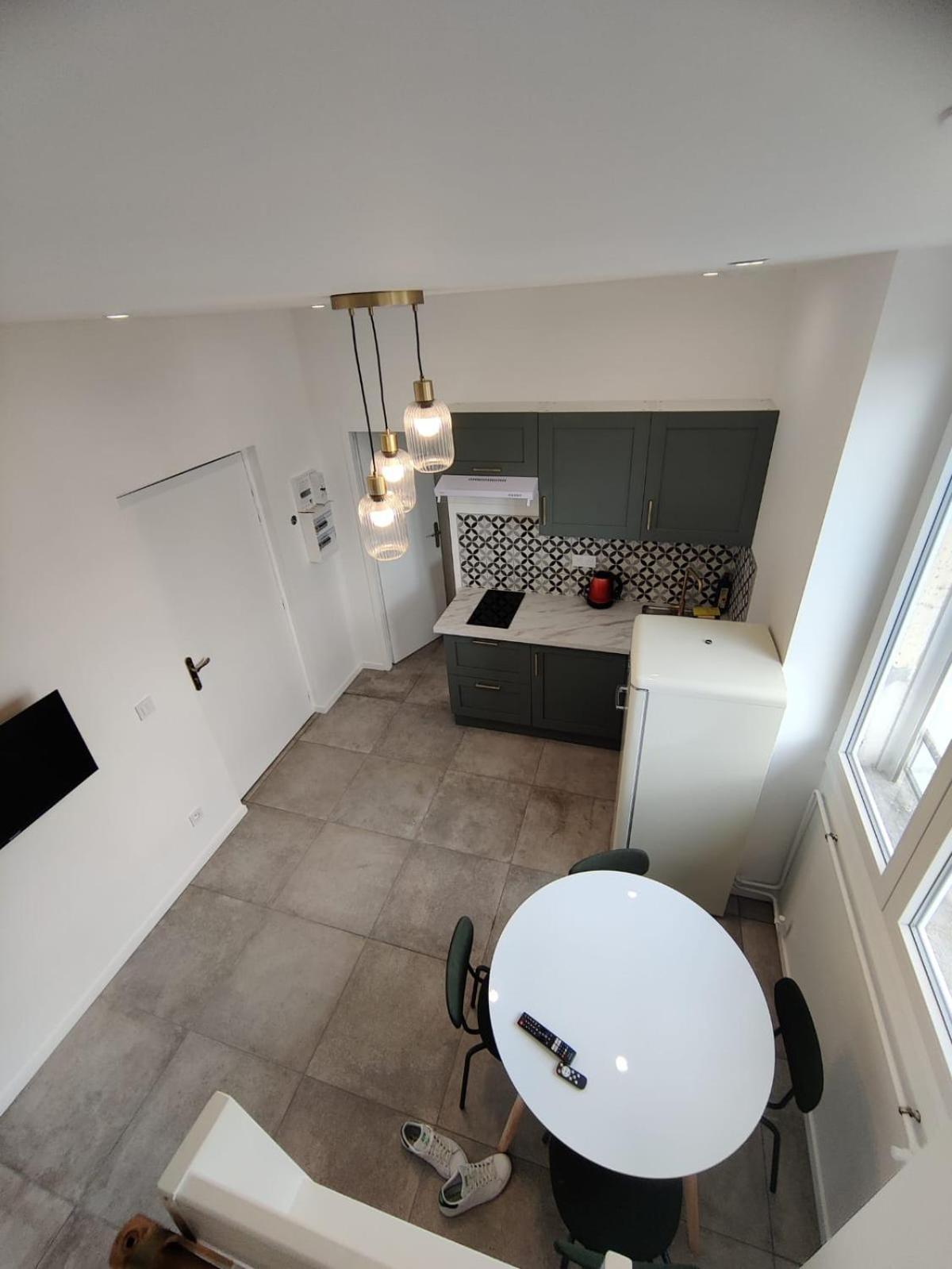 Loft Chic Avec Mezzanine Contemporaine Apartment Venissieux Luaran gambar